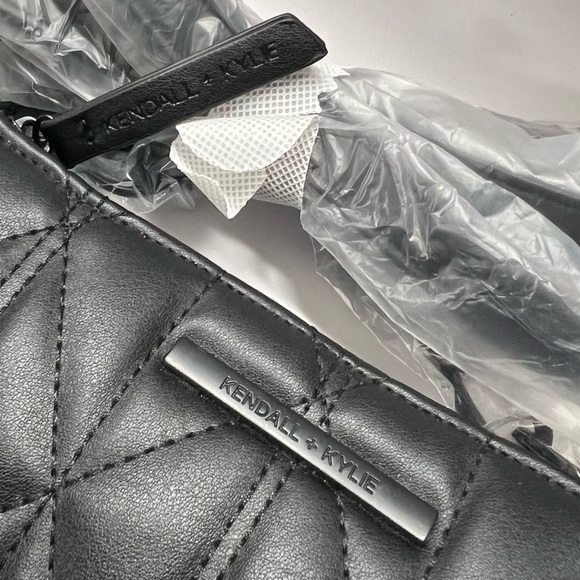 KENDALL + KYLIE - Quilted Shoulder Bag - Picture 4 of 6